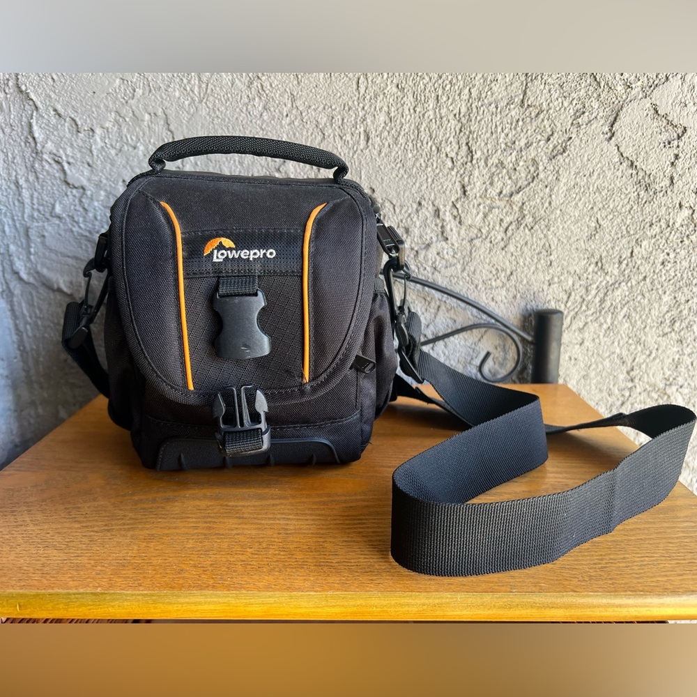 Lowepro Adventura Go Camera Bag - Black